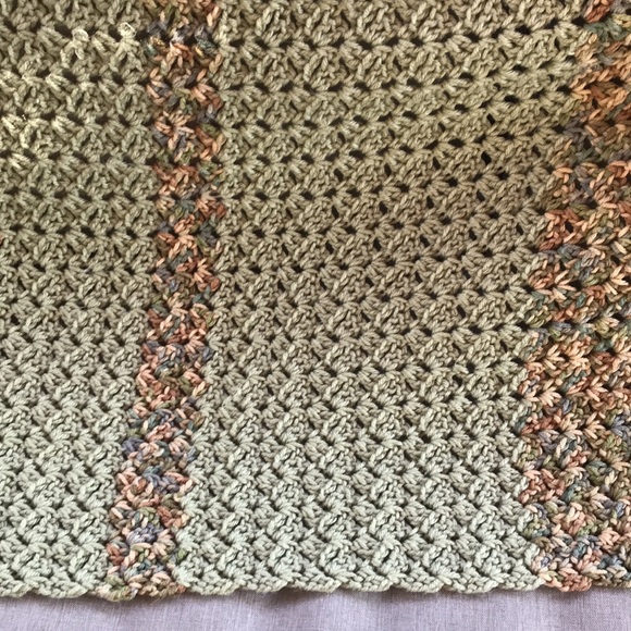 Gorgeous Vintage throw approx 66 x 46 inches green with pattern; versatile - Picture 6 of 7